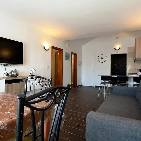 Valparadise With Pool Appartement *